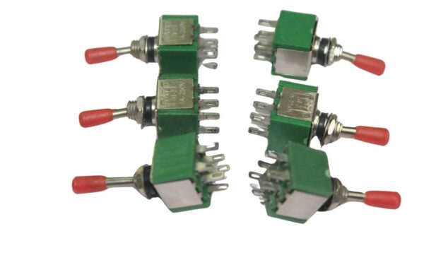 TOGGLE SWITCH - 6 PIN